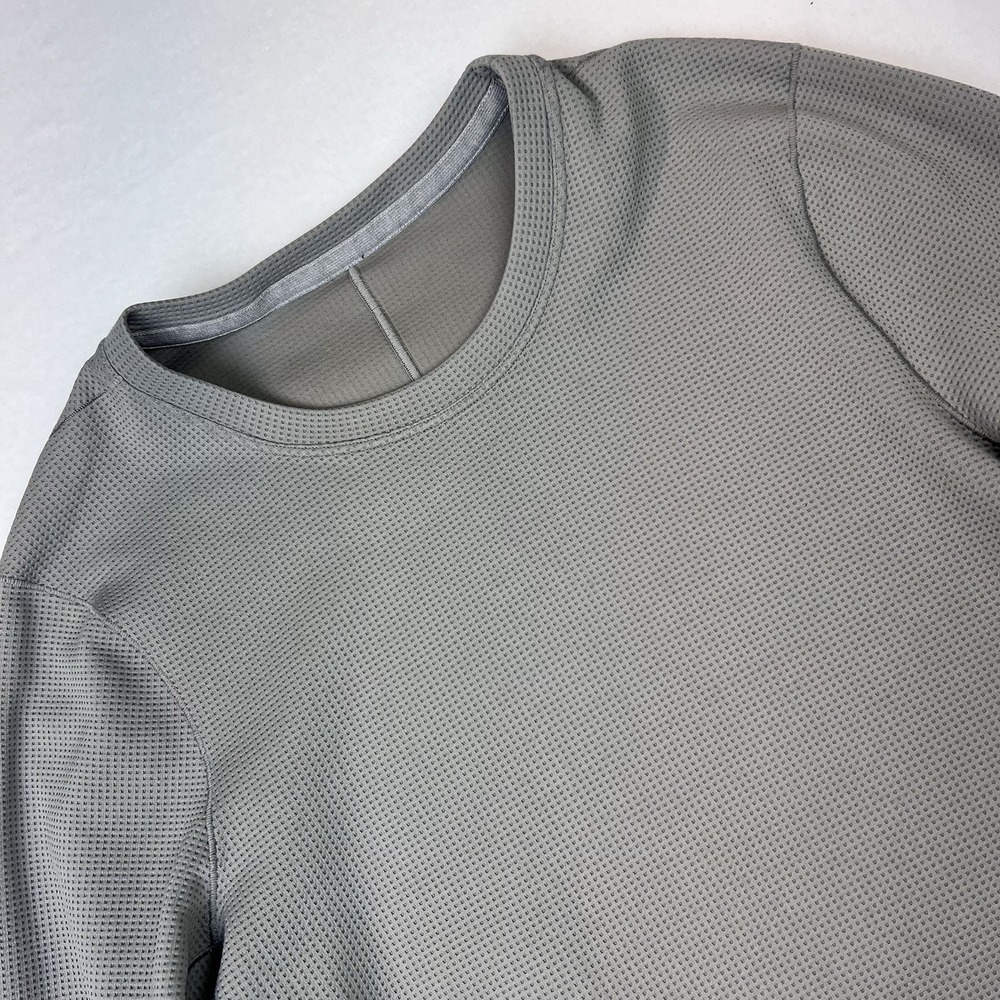 Lululemon Men's Shift Stitch Waffle Knit Crew Shirt Gull Gray Longsleeve Size S - Picture 4 of 8